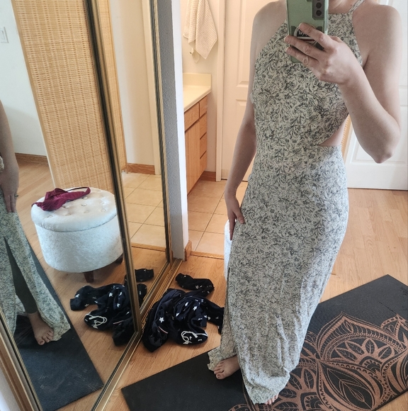 Backless Roe + May white/ivory and black floral maxi dress - Picture 9 of 9